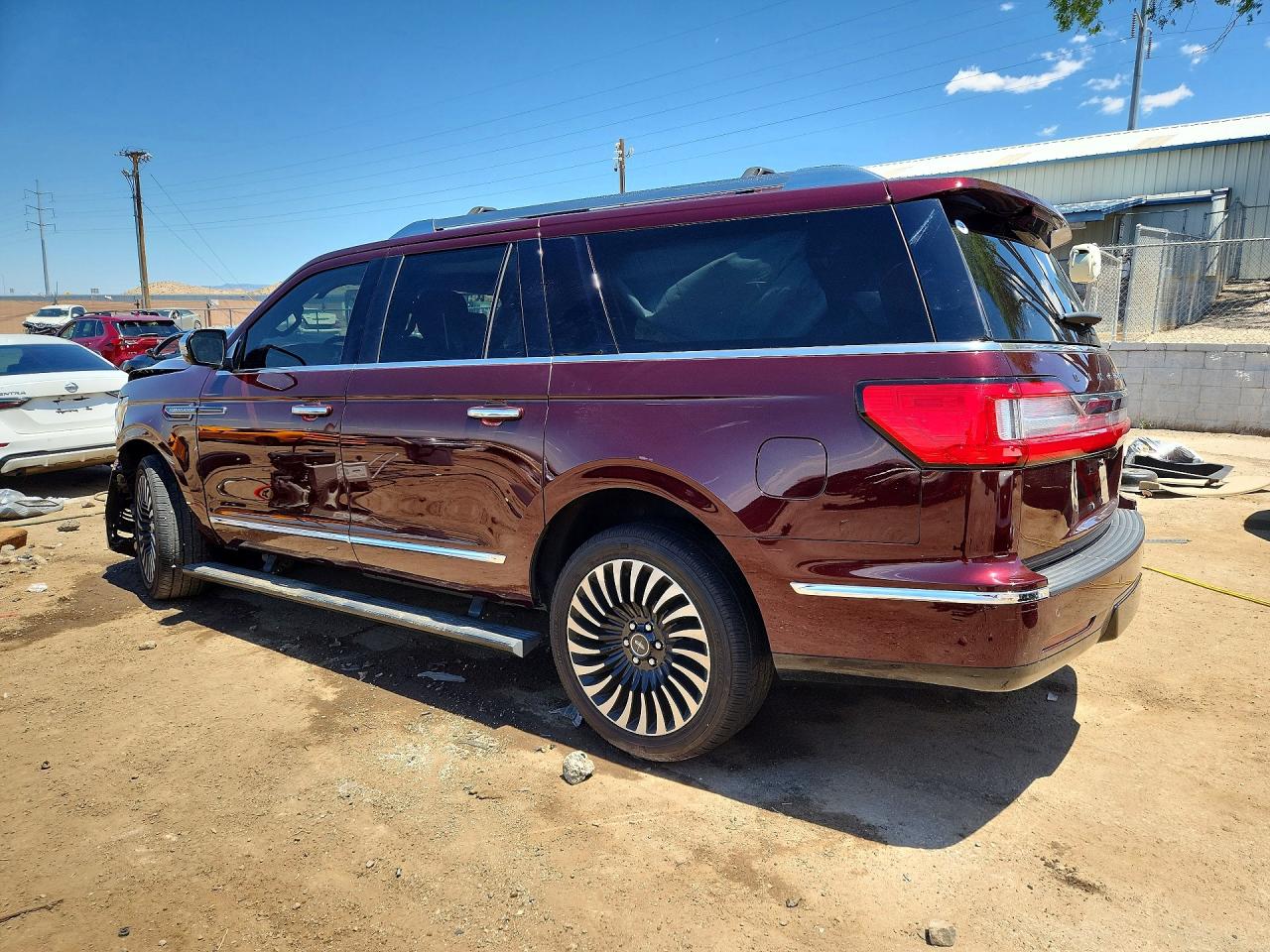 2019 Lincoln Navigator VIN 5LMJJ3TT9KEL16682 photo 2