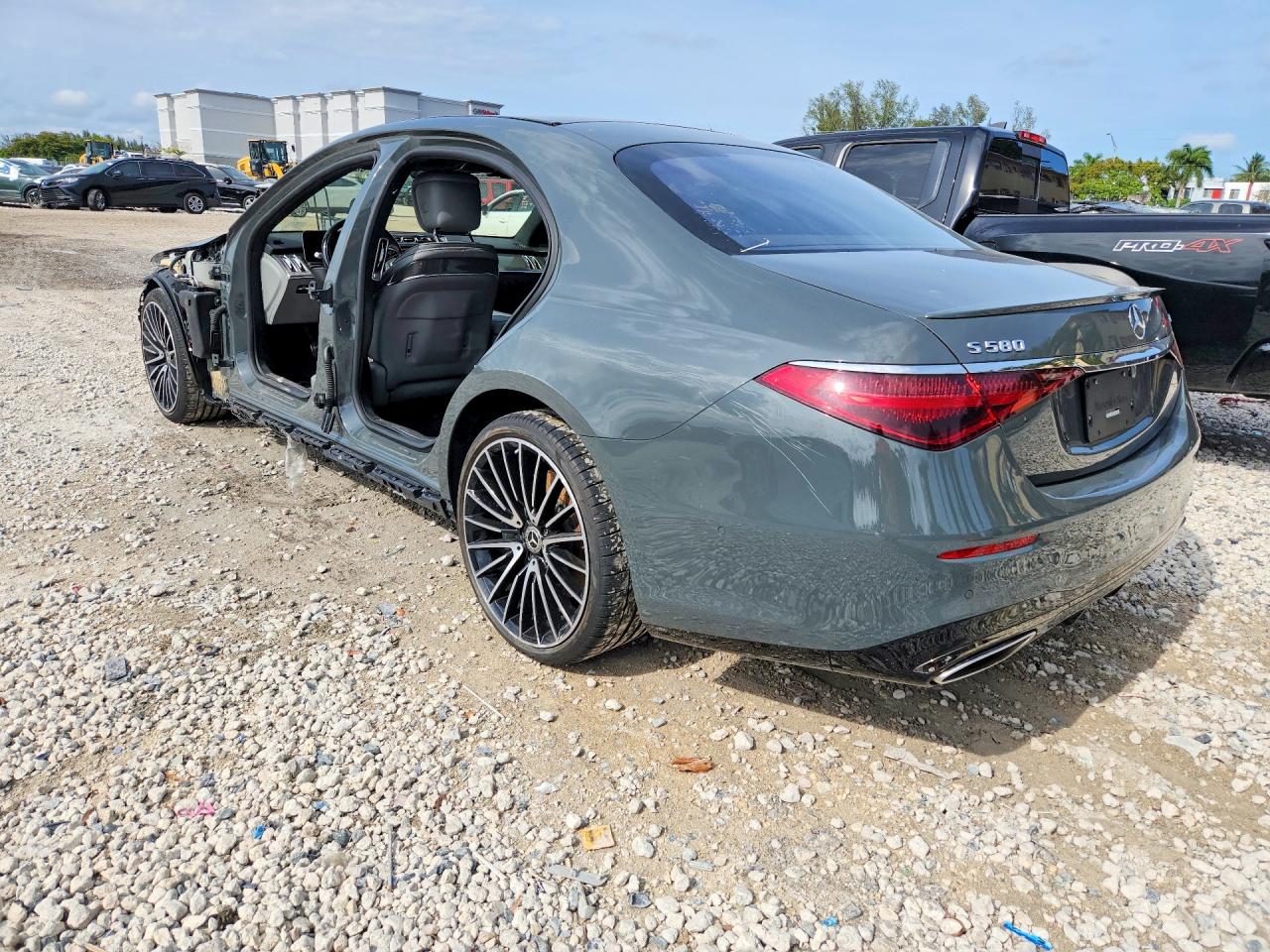 2023 Mercedes-Benz S class VIN W1K6G7GBXPA226711 photo 2