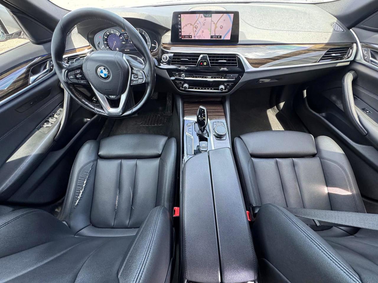 2019 BMW 5 series VIN WBAJA5C51KBX87048 photo 9