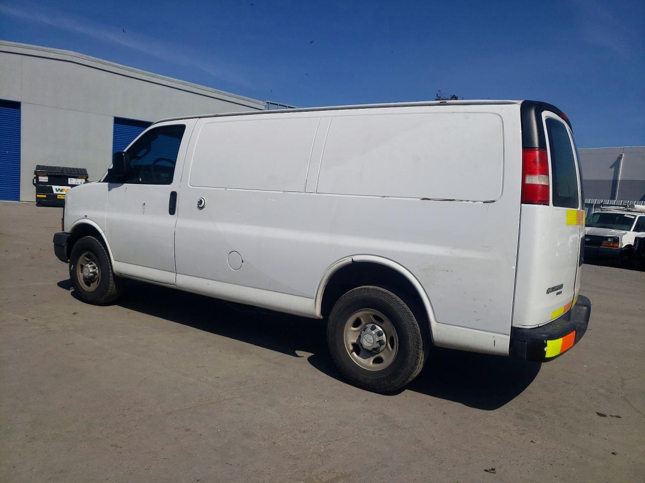 2016 Chev Express VIN 1GCWGAFF5G1199039 photo 2