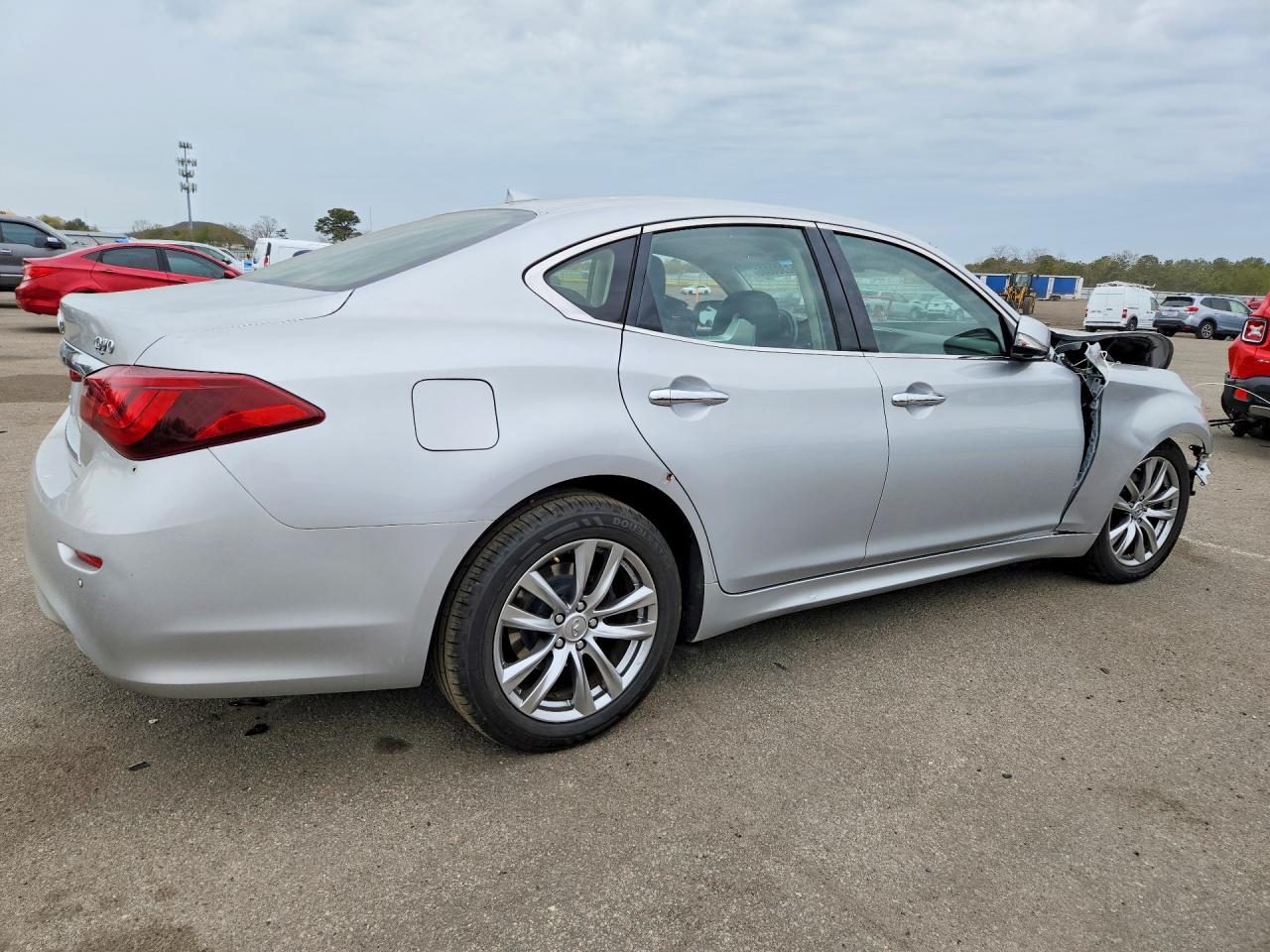 2019 Infiniti Q70 VIN JN1BY1AR7KM585064 photo 3