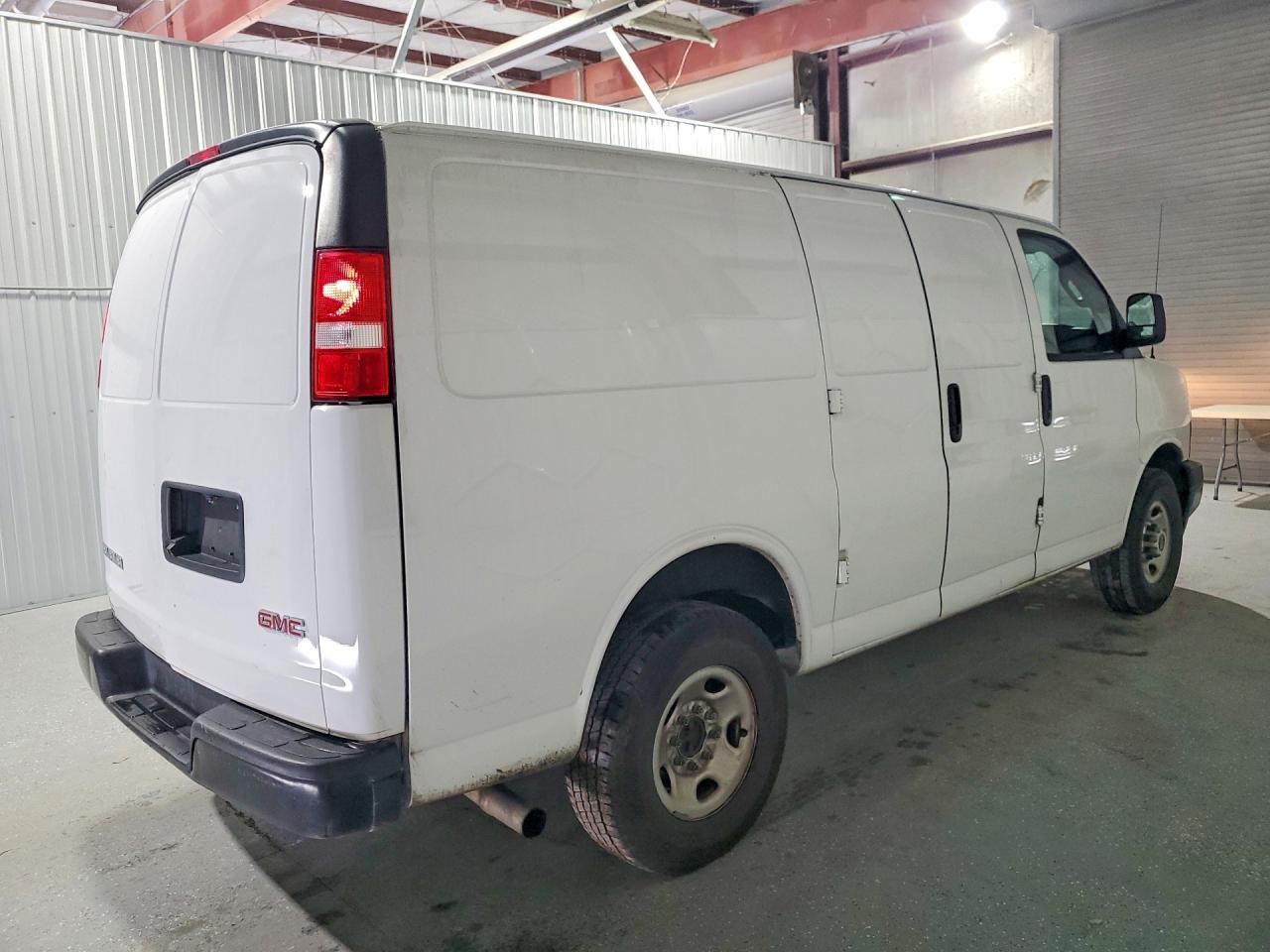 2024 GMC Savana VIN 1GTW7AFP8R1102928 photo 3