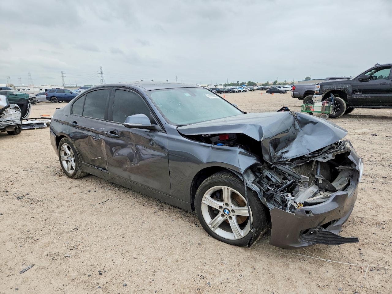 2015 BMW 3 series VIN WBA3C3C5XFP664610 photo 4