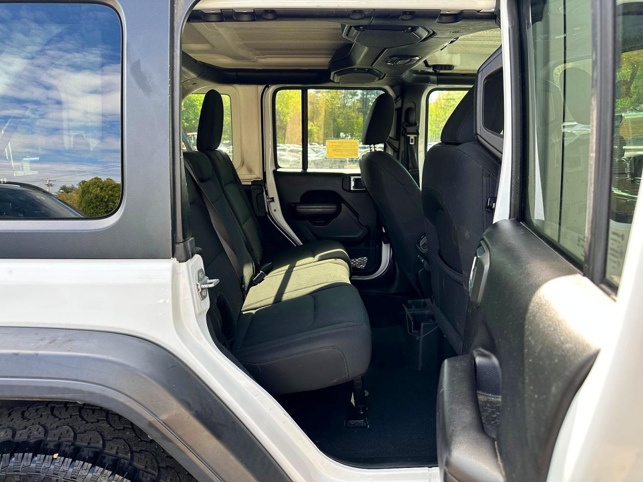 2018 Jeep Wrangler / VIN 1C4HJXDG5JW162480 photo 8
