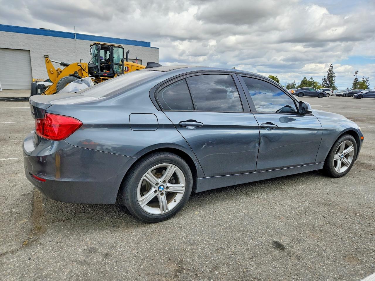 2015 BMW 3 series VIN WBA3B1G59FNT04712 photo 3