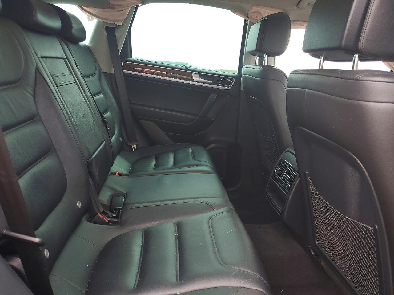2014 Volkswagen Touareg VIN WVGEP9BP4ED011014 photo 11