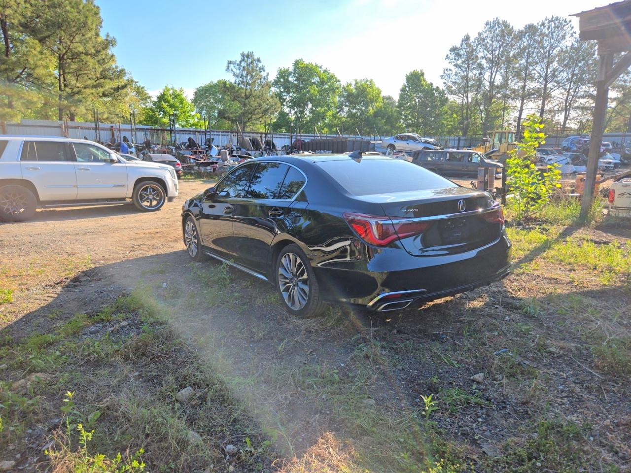 2018 Acura RLX VIN JH4KC1F55JC000504 photo 3