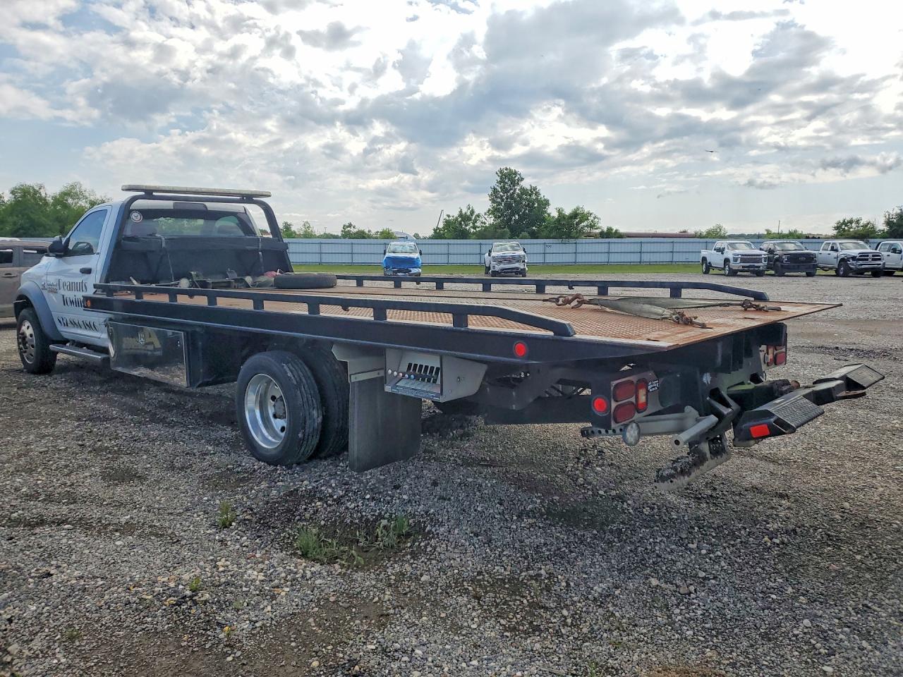 2015 Ram 5500 VIN 3C7WRMDL8FG706622 photo 2