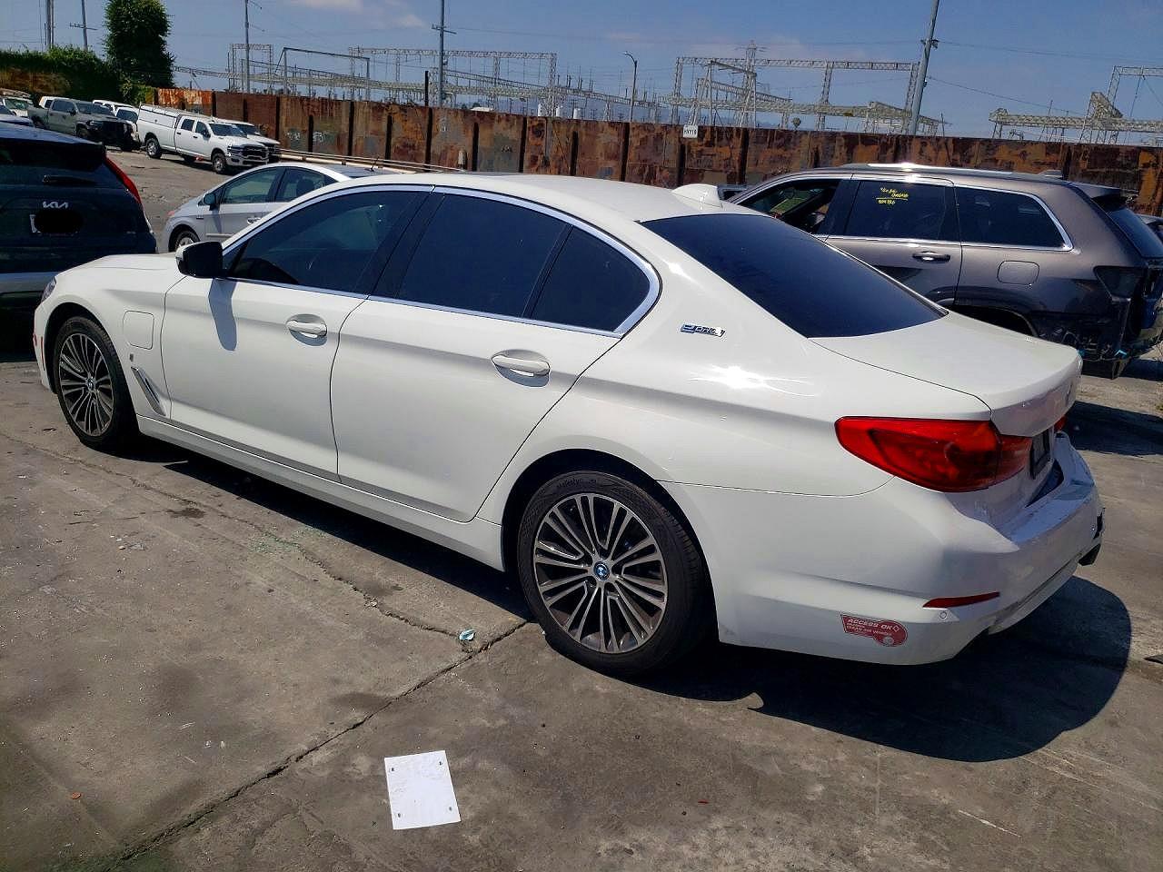 2019 BMW 5 series VIN WBAJA9C59KB393398 photo 2