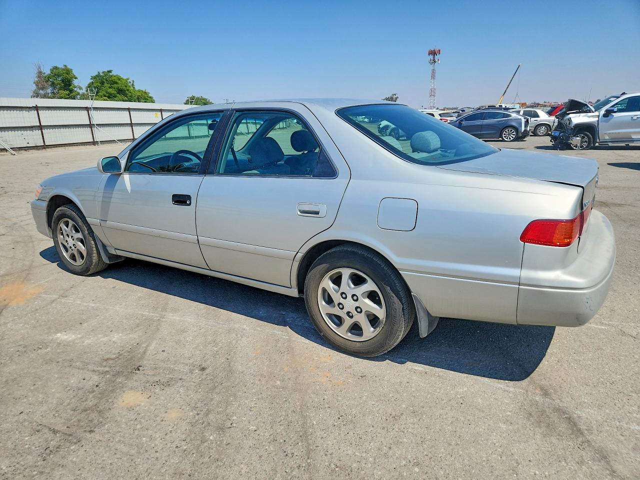 2001 Toyota Camry VIN 4T1BF22K61U968238 photo 2