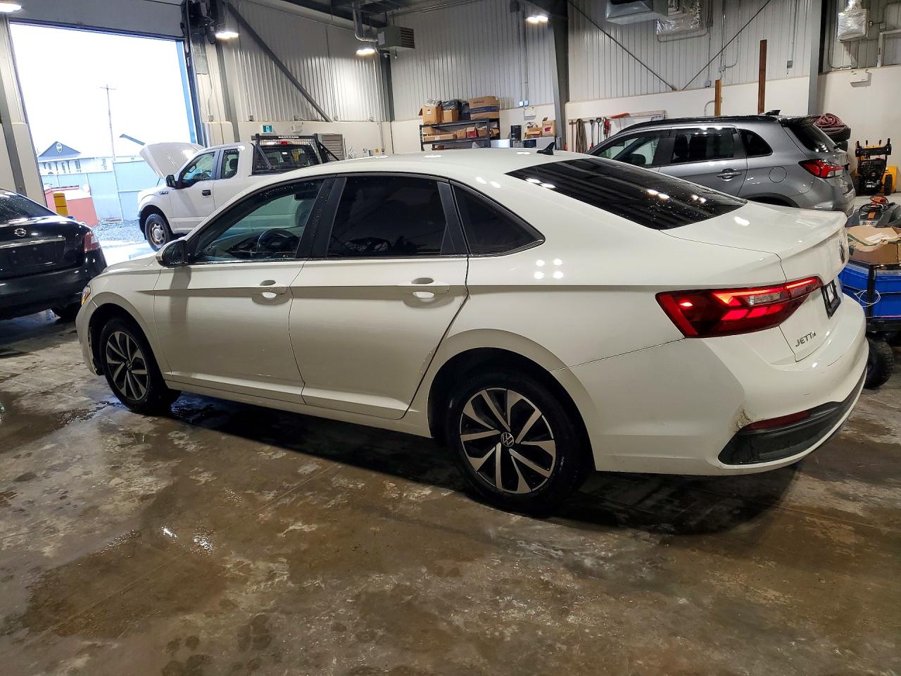 2022 Volkswagen Jetta VIN 3VWCM7BU8NM030990 photo 2