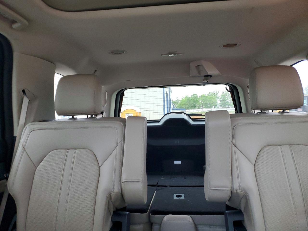 2024 Ford Expedition VIN 1FMJU2A84REA48735 photo 9