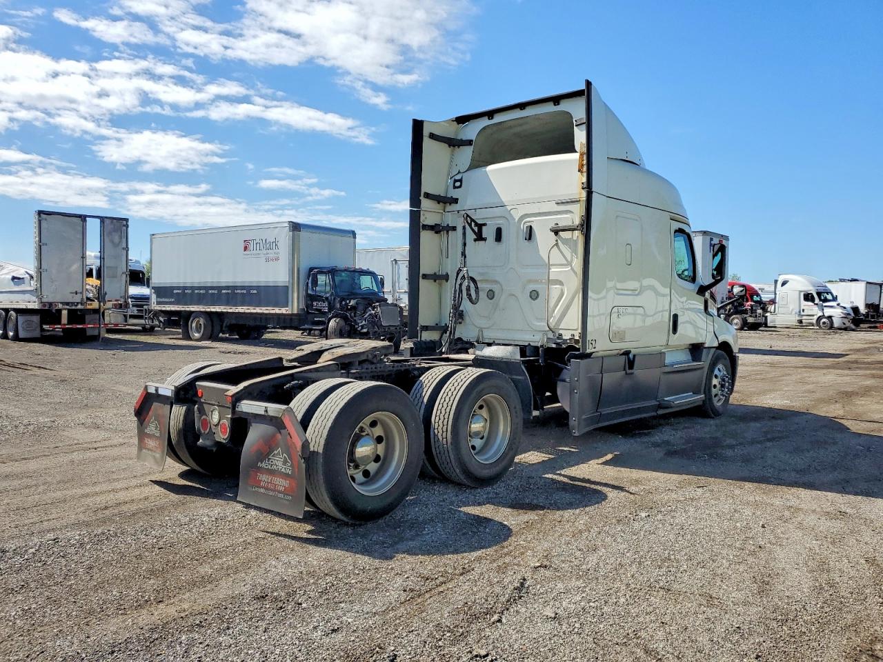 2019 FREIGHTLINER All other VIN 3AKJHHDR5KSKF9887 photo 4