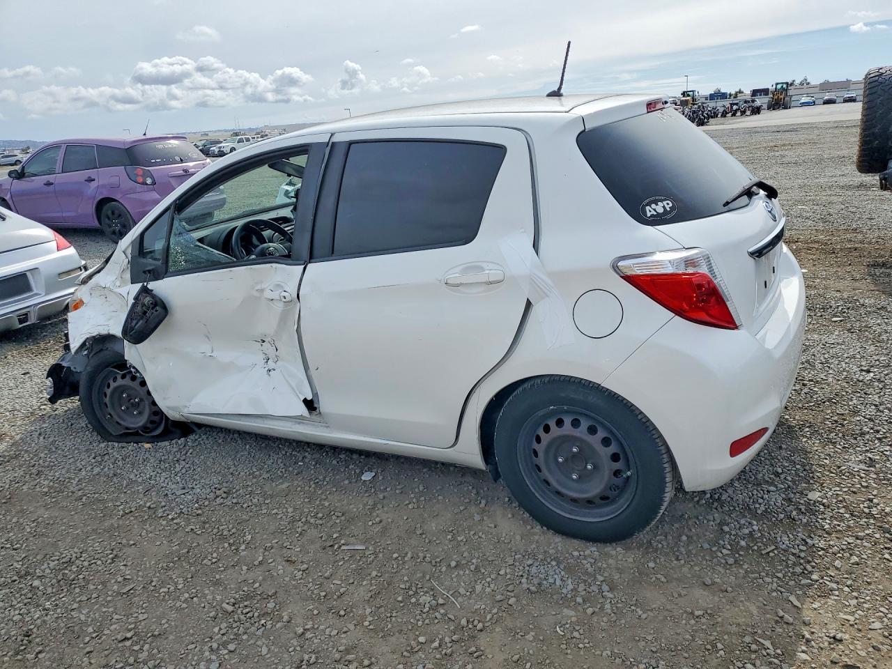 2014 Toyota Yaris VIN JTDKTUD36ED580964 photo 2