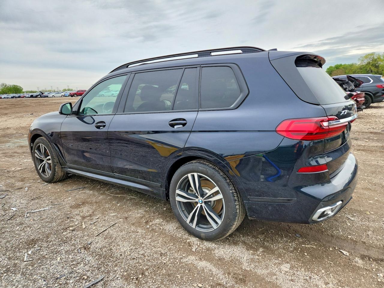 2020 BMW X7 VIN 5UXCW2C09L0E74263 photo 2