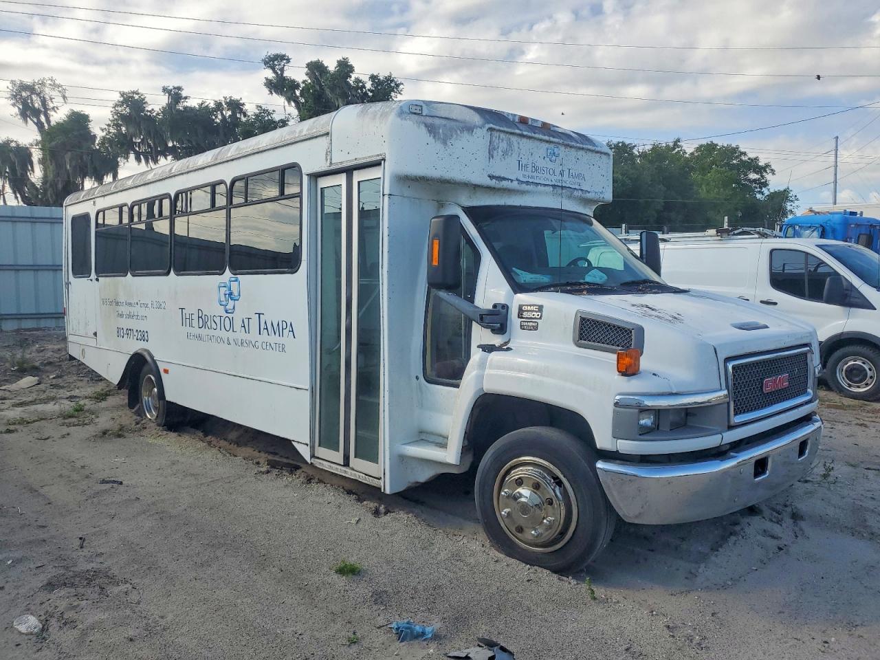 2005 GMC C5500 unk VIN 1GDE5V1235F517913 photo 1