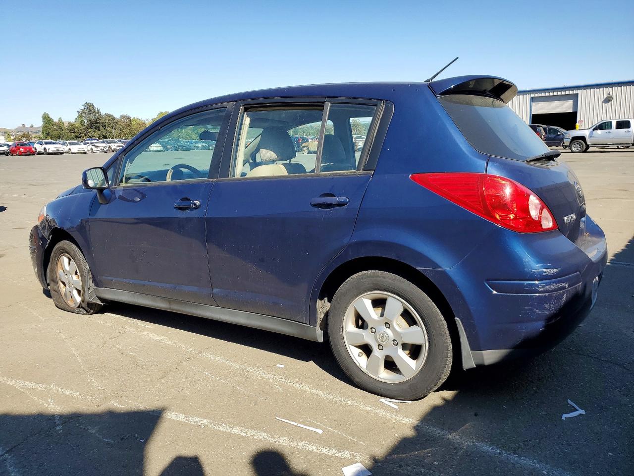 2008 Nissan Versa VIN 3N1BC13E18L388757 photo 2