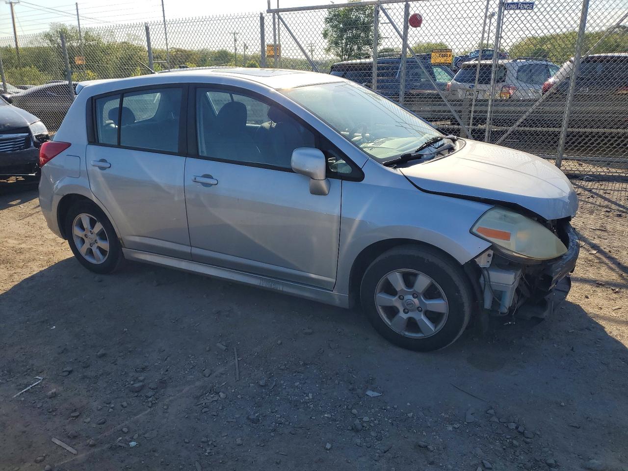 2009 Nissan Versa VIN 3N1BC13E39L372772 photo 4