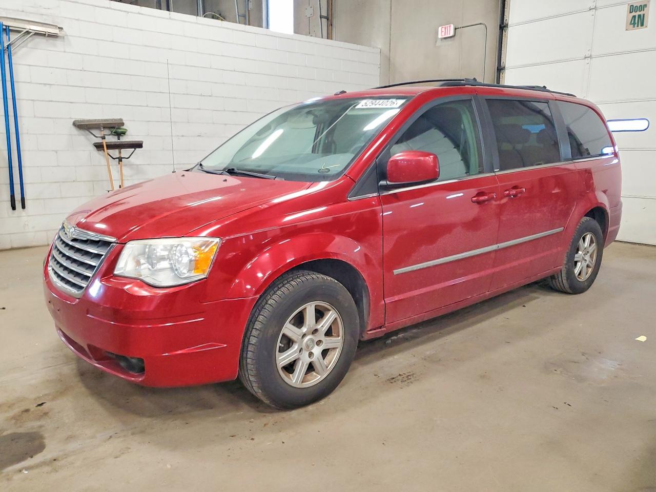 2010 Chrysler Minivan VIN 2A4RR5D18AR150999 photo 1