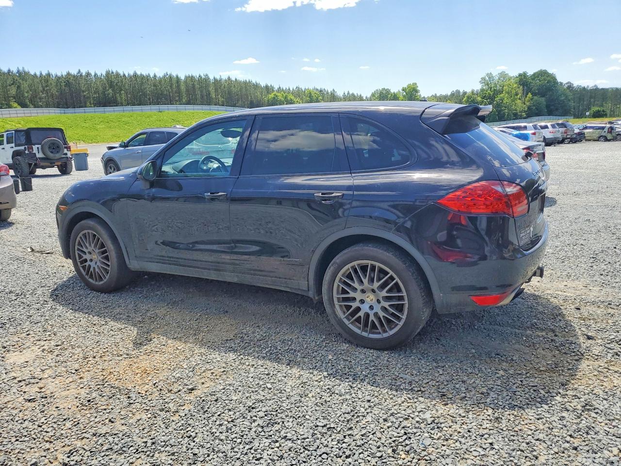 2013 Porsche Cayenne VIN WP1AA2A26DLA00780 photo 2