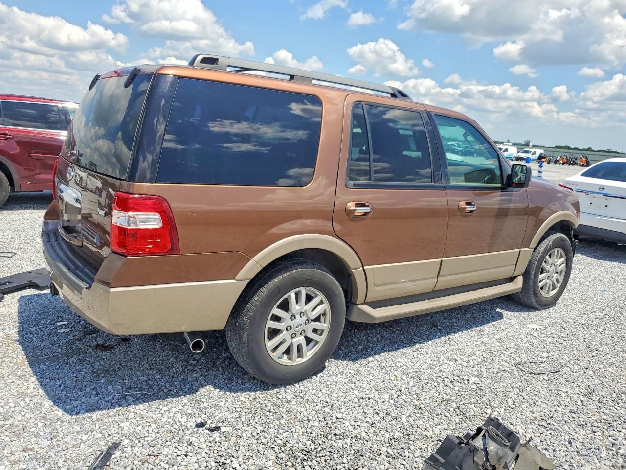 2012 Ford Expedition VIN 1FMJU1H54CEF26813 photo 3