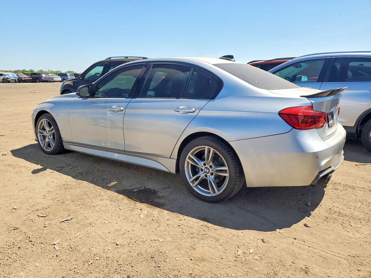2017 BMW 3 series VIN WBA8D9G35HNU61556 photo 2
