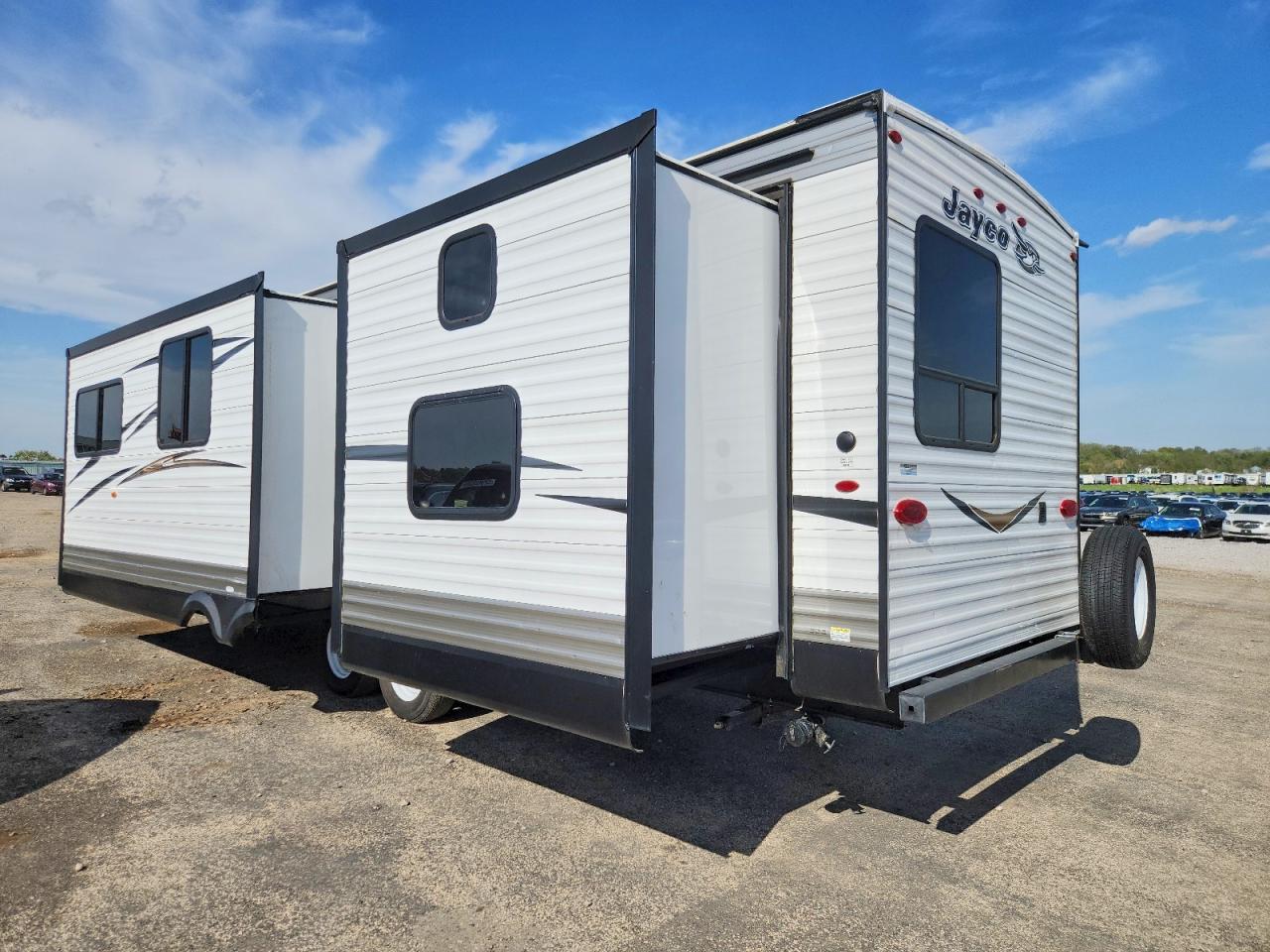 2018 JAYCO All models VIN 1UJBJ0BT6J17T0438 photo 3