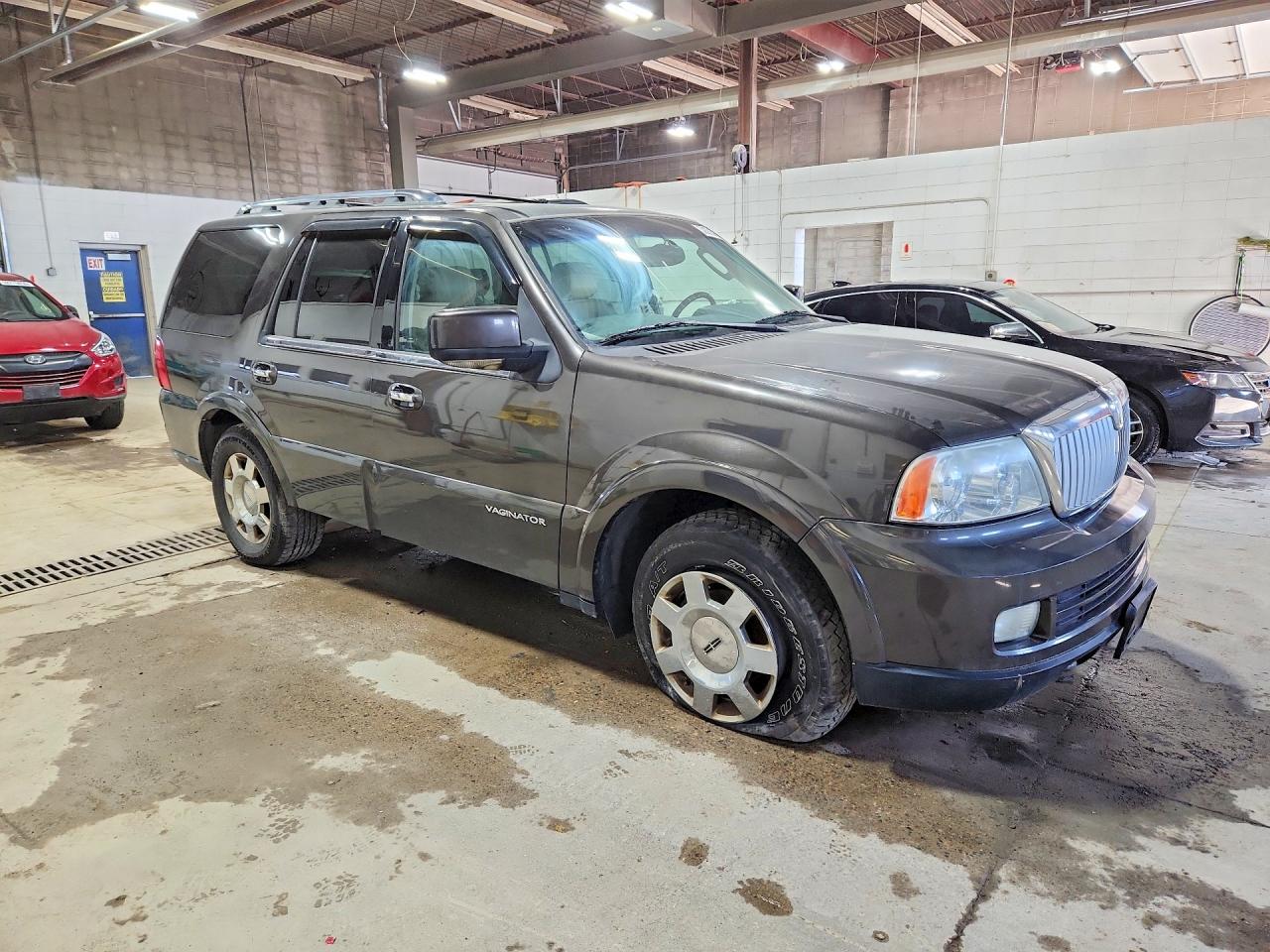 2005 LINCOLN Navigator VIN 5LMFU28545LJ10851 photo 4