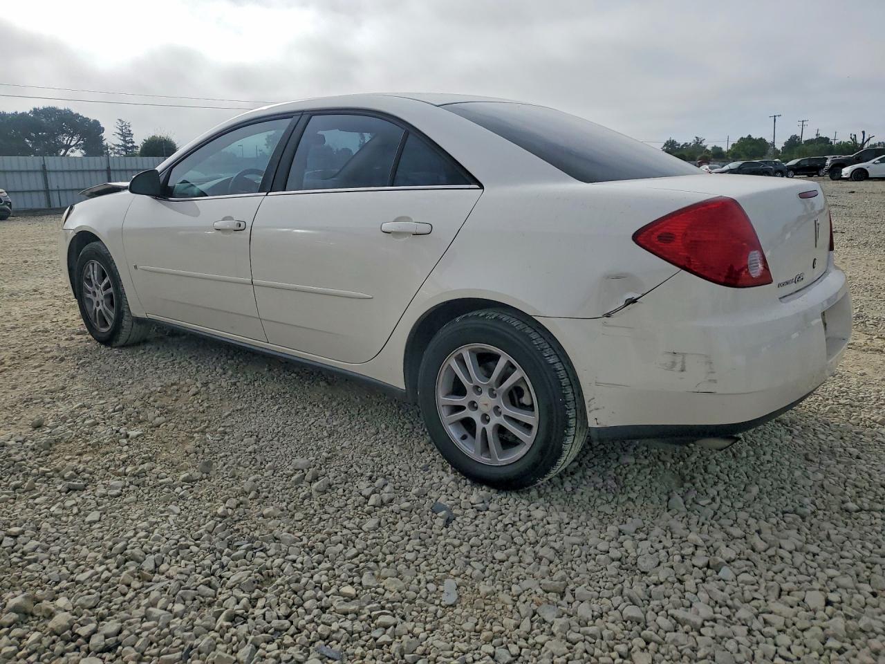 2006 Pontiac G6 VIN 1G2ZF55BX64188108 photo 2