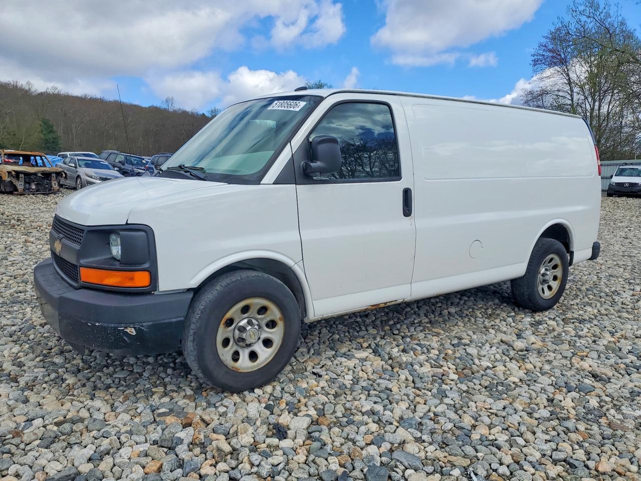 2013 CHEV Express VIN 1GCSGAFX2D1190429 photo 1