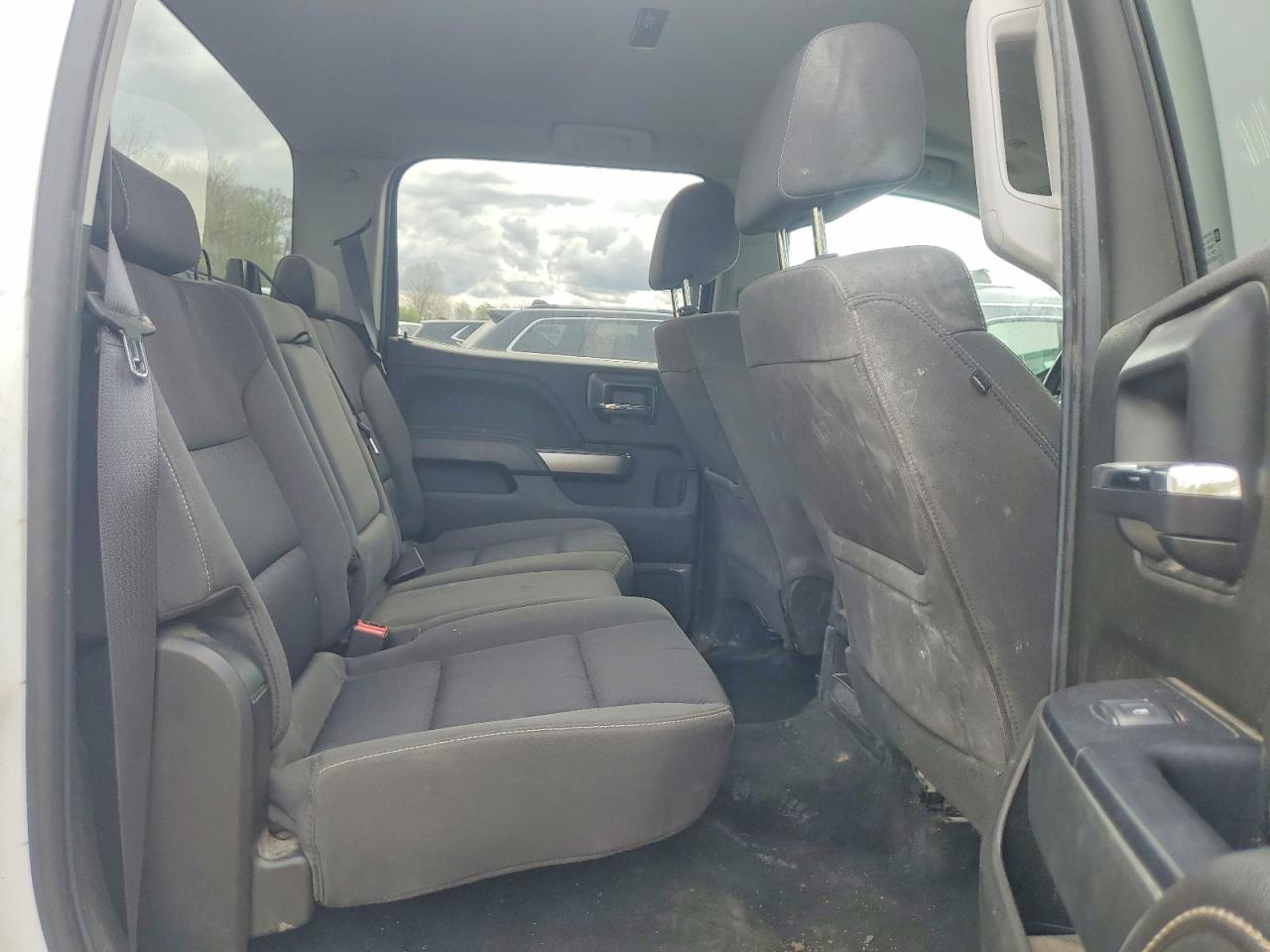 2018 Chevrolet All models VIN 1GCUKREC5JF248083 photo 10