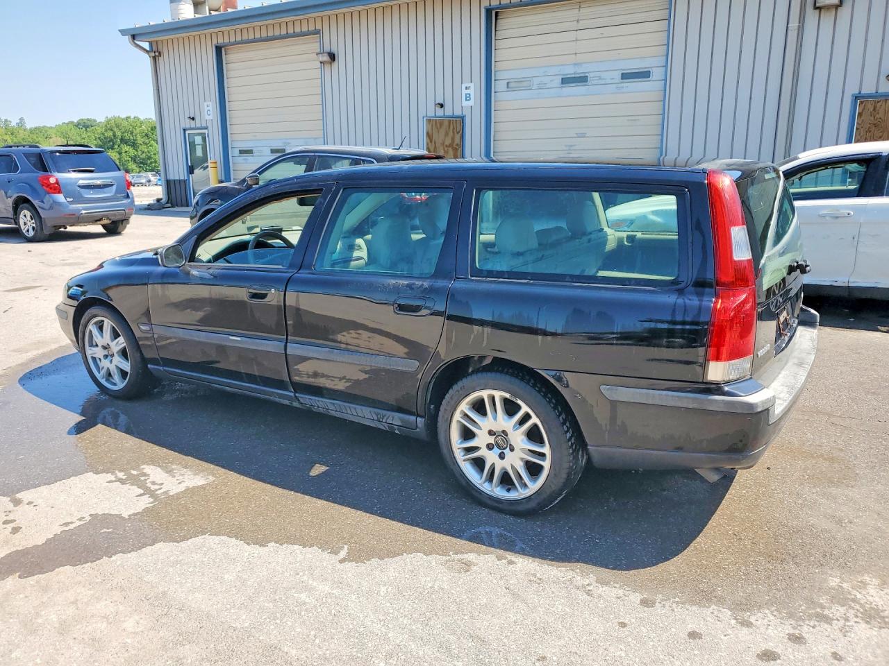2004 Volvo V70 VIN YV1SW59V842395259 photo 2