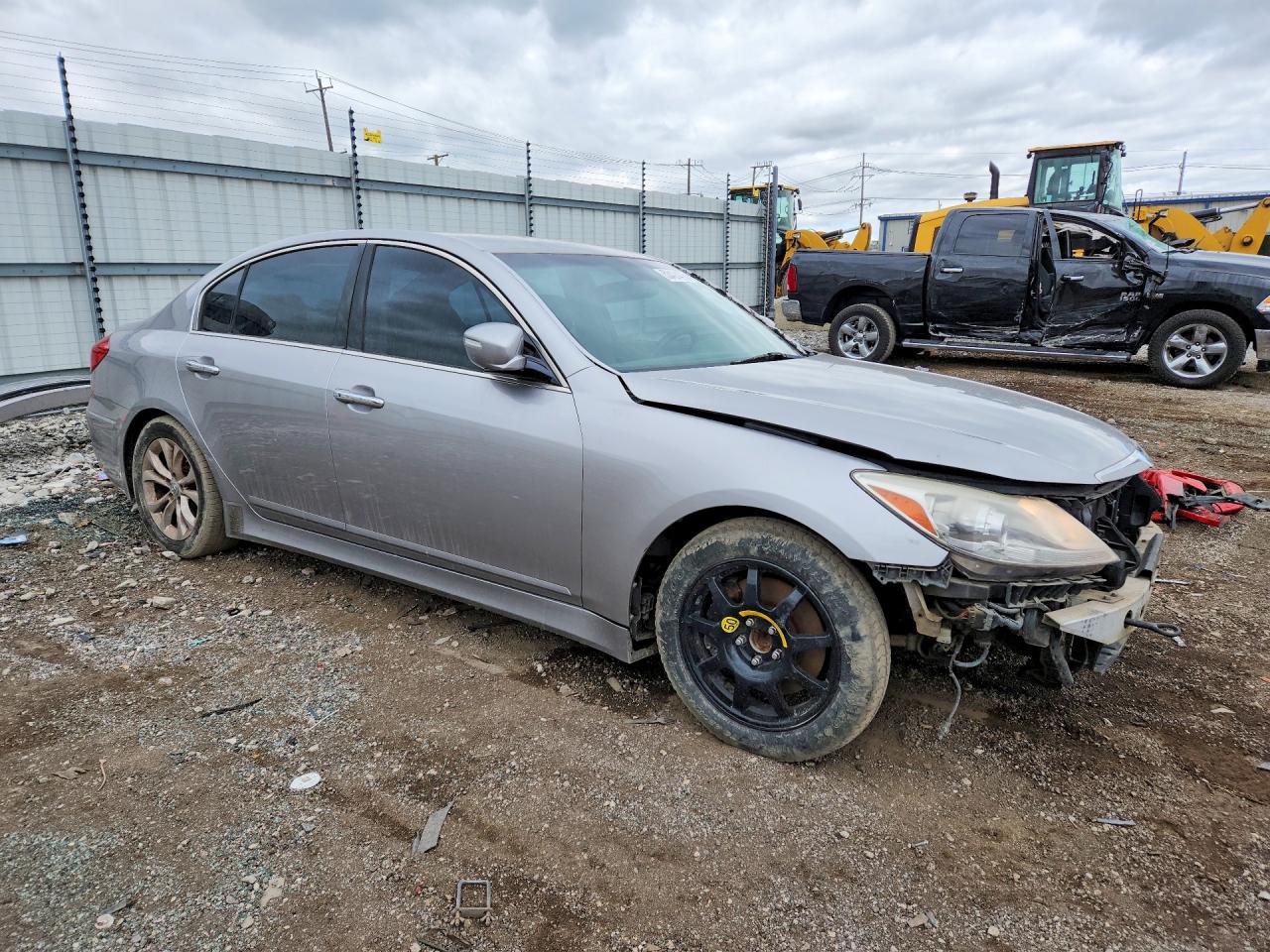 2013 Hyundai Genesis VIN KMHGC4DD4DU240835 photo 4