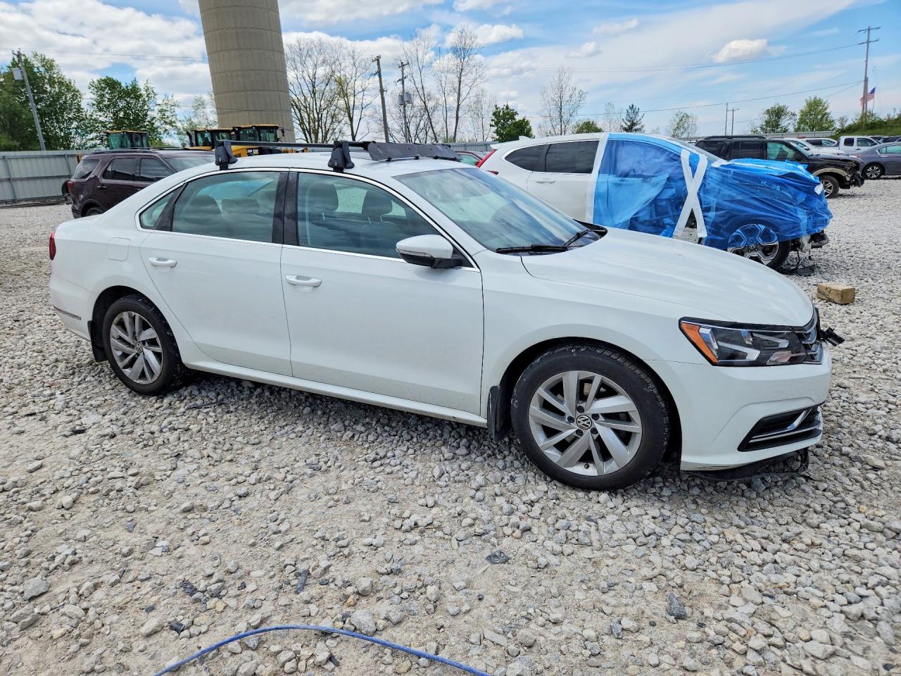 2018 Volkswagen Passat VIN 1VWBA7A39JC000518 photo 4