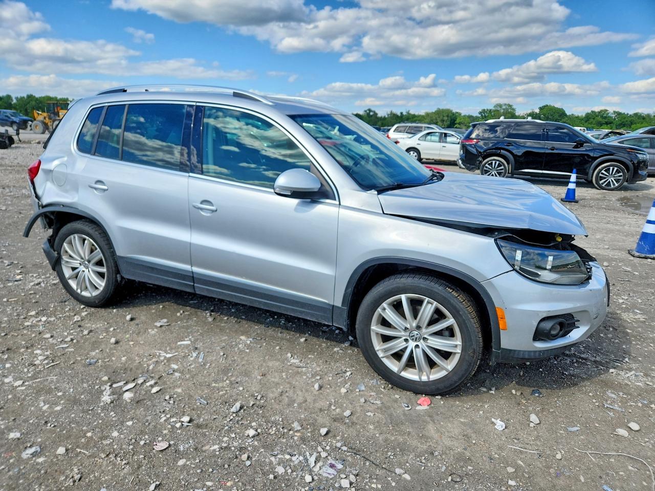 2015 Volkswagen Tiguan VIN WVGAV7AX1FW516704 photo 4