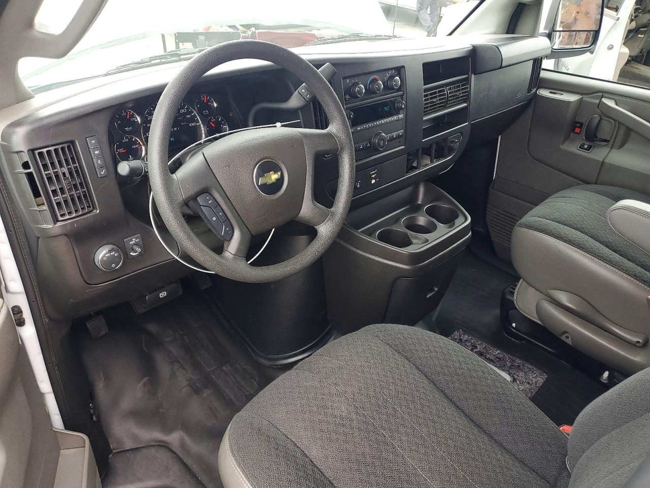 2024 Chevy Express VIN 1GCWGAFP8R1188760 photo 8