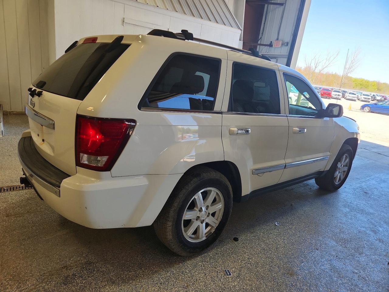 2010 JEEP Cherokee VIN 1J4PR5GK3AC123066 photo 3