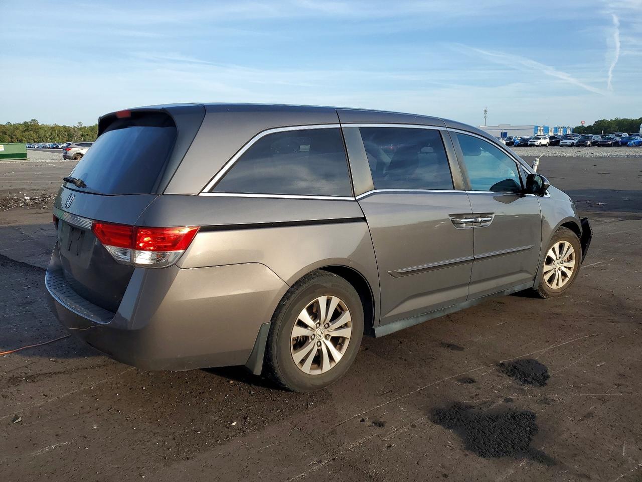 2014 Honda All models VIN 5FNRL5H43EB069552 photo 3