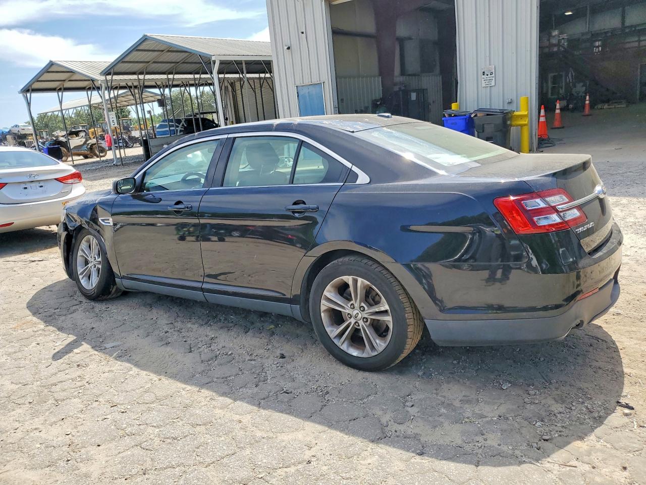 2017 Ford Taurus VIN 1FAHP2D82HG123222 photo 2