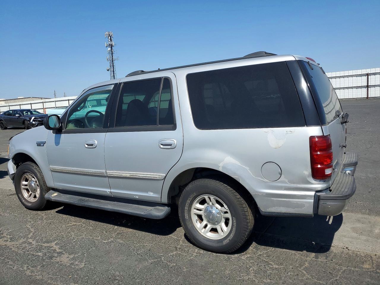 2001 Ford Expedition VIN 1FMRU15W41LA02876 photo 2