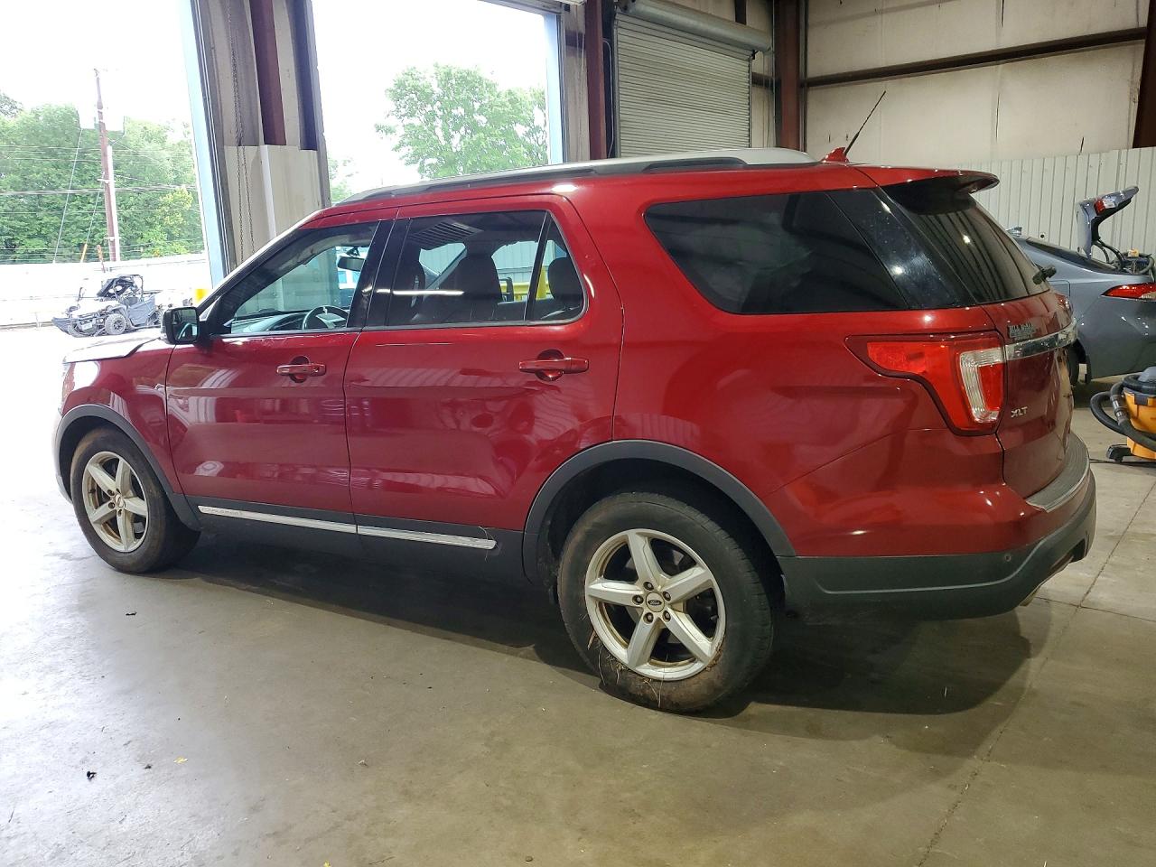2018 Ford Explorer VIN 1FM5K7D81JGA19153 photo 2