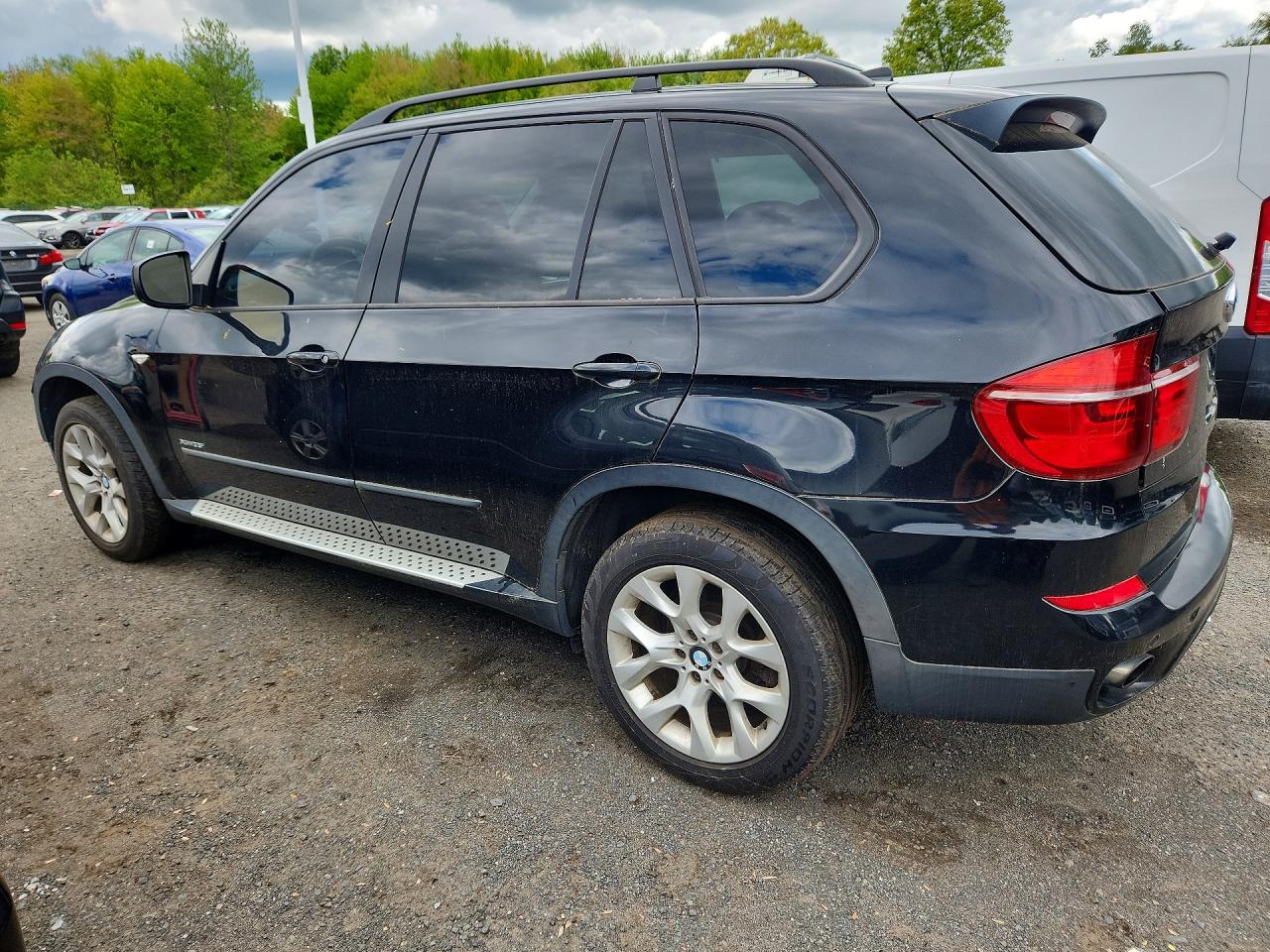 2013 BMW X5 VIN 5UXZV4C55DL994428 photo 2