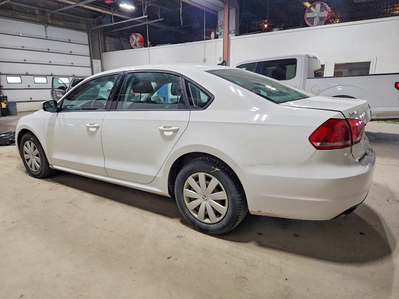 2013 Volkswagen Passat s VIN 1VWAP7A35DC007867 photo 2