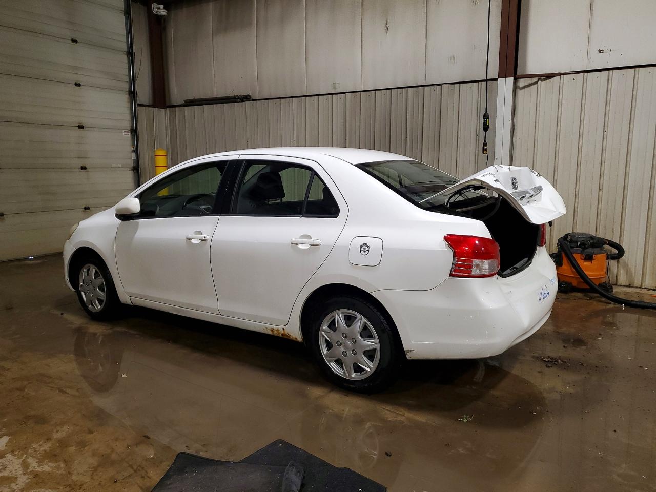 2007 TOYOTA Yaris VIN JTDBT903171114284 photo 2
