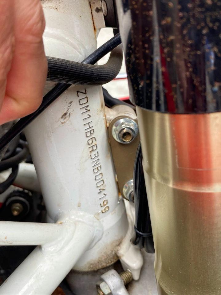 1992 Ducati 800-899 VIN ZDM1HB6R3NB004199 photo 10