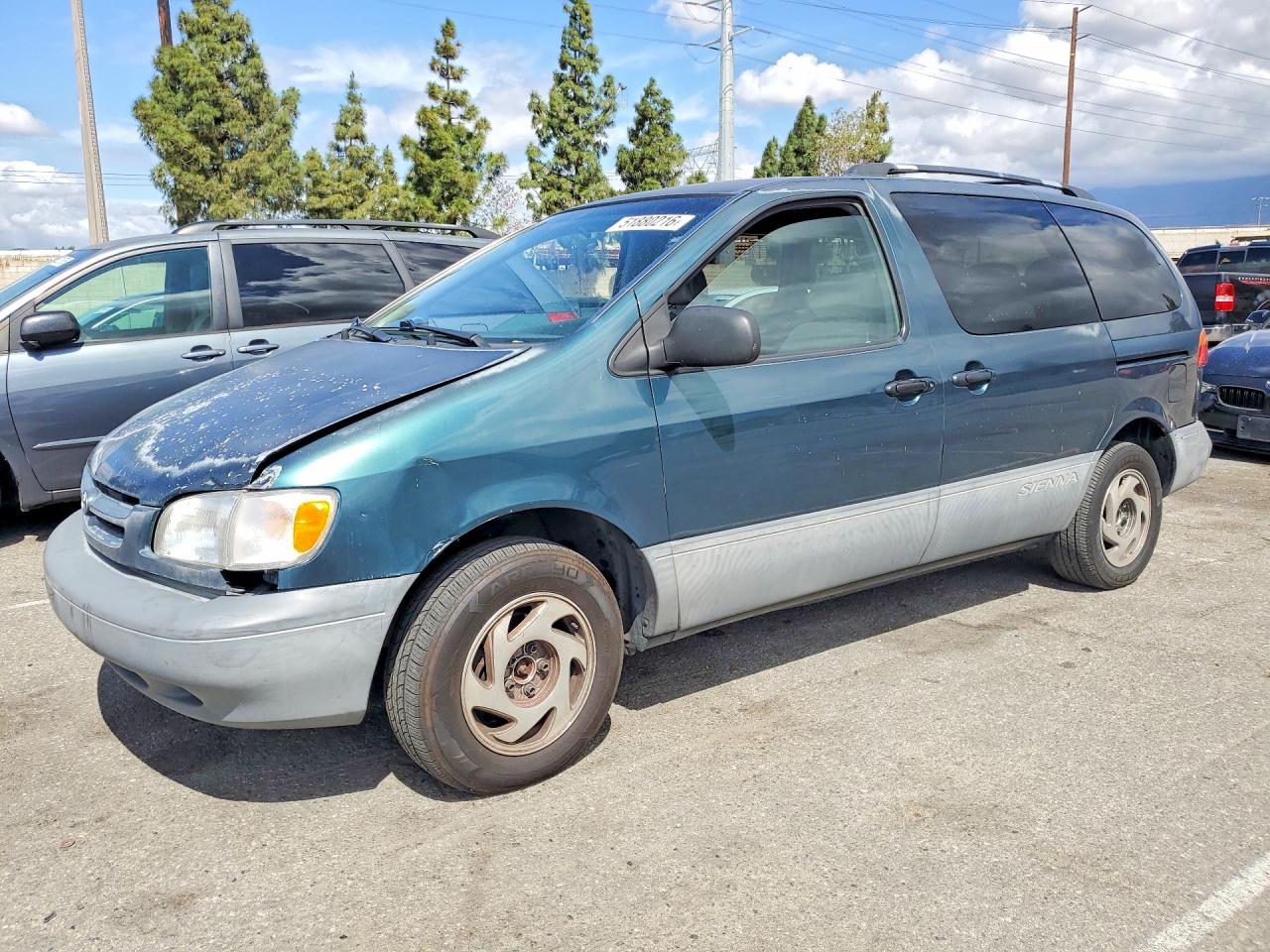 1998 Toyota Sienna VIN 4T3ZF13C6WU025460 photo 1