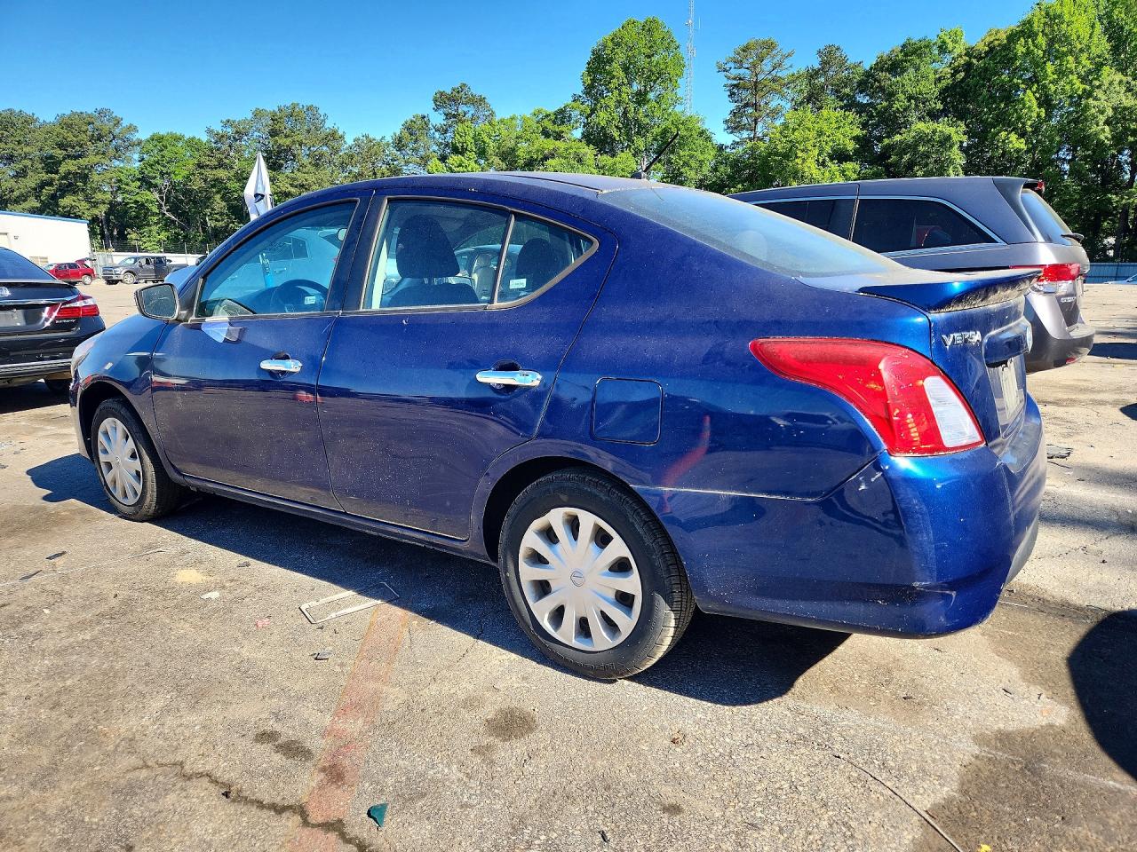 2018 Nissan Versa VIN 3N1CN7AP8JL802399 photo 2