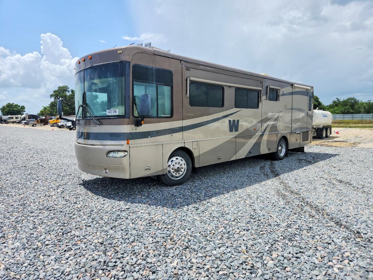 2005 WINNEBAGO All models VIN 4UZAAHDC15CN76315 photo 2