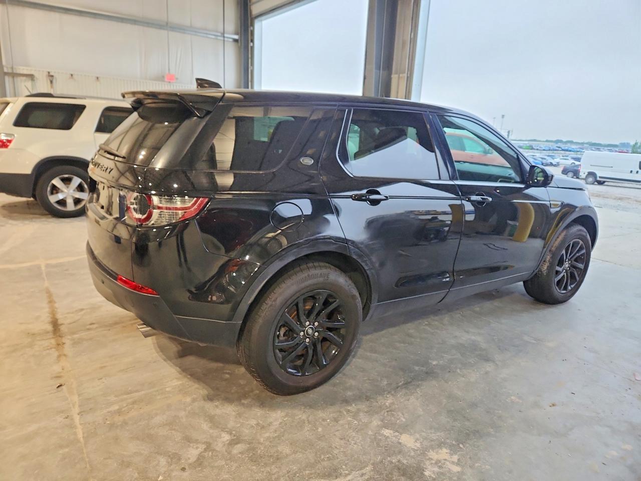 2018 Land Discovery VIN SALCR2RX5JH769880 photo 3