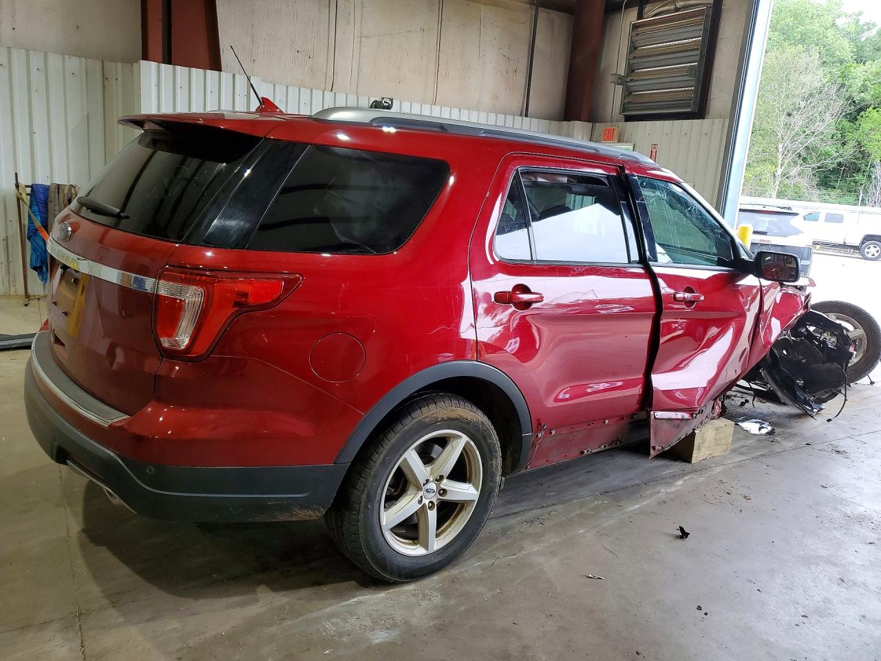 2018 Ford Explorer VIN 1FM5K7D81JGA19153 photo 3